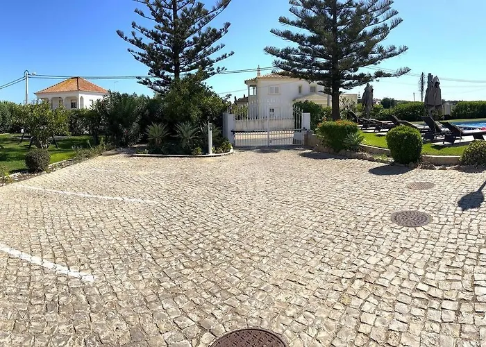 Ch 7 - One Bedroom Apartment, Casa Da Horta, Pool And Garden